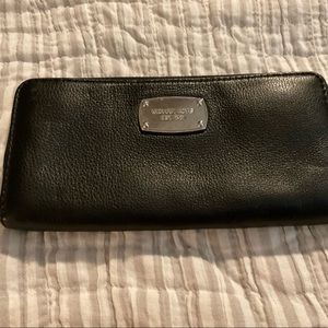 Michael Kors Zip Wallet